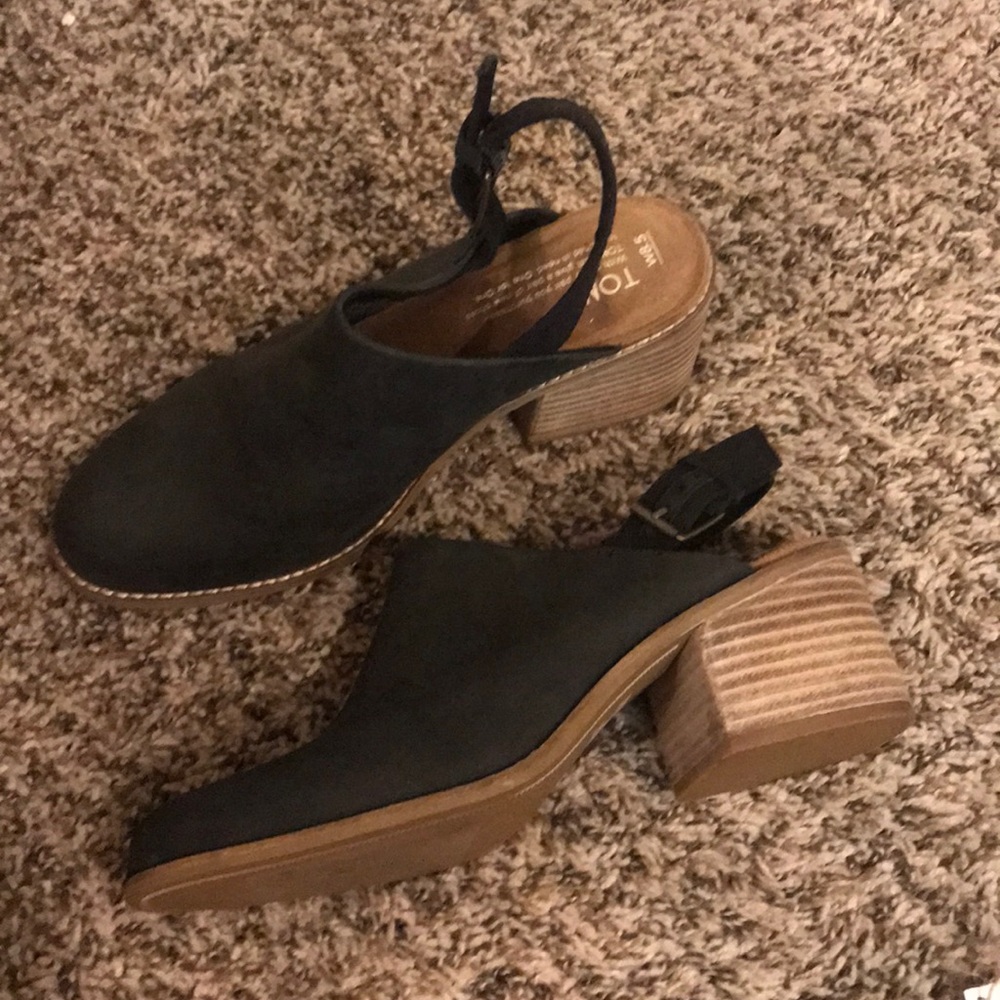 TOMS clogs
